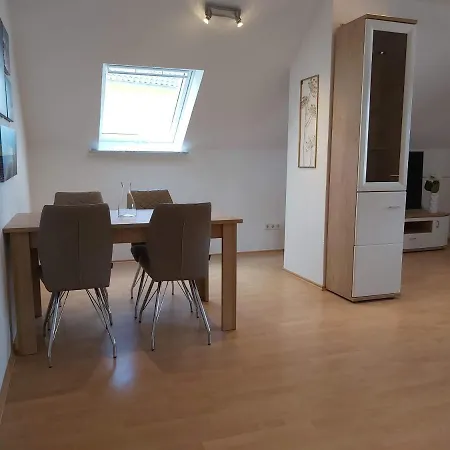 Breuers Pulheim Appartment Rot * פולהיים